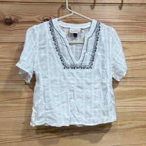 Universal Thread White V-Neck Blouse with Black Embroidery